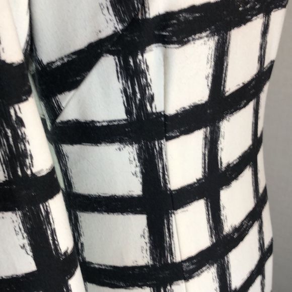 Eliza J Dress sz 6 white polyester knit sheath, 3/4 sleeve, black grid, lined - Picture 3 of 15